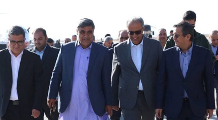 گامی مؤثر در جهت توسعه پایدار و رفع محرومیت از سیستان و بلوچستان سفر همتی، وزیر اقتصاد به سیستان و بلوچستان؛ گامی مؤثر در جهت توسعه پایدار و رفع محرومیت