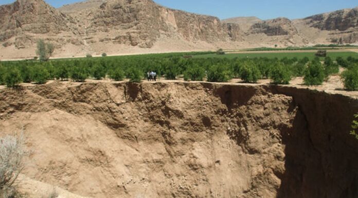 زمین ایران فرو میرود زمین ایران فرو میرود