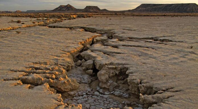 فرسایش خاک؛ تهدیدی برای پایداری سرزمین ایران فرسایش خاک؛ تهدیدی برای پایداری سرزمین ایران