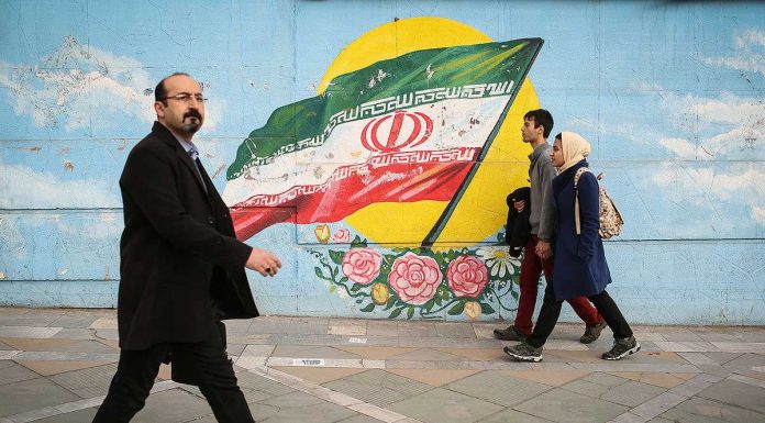 اقتصاد ایران بر لبه تیغ اقتصاد ایران بر لبه تیغ